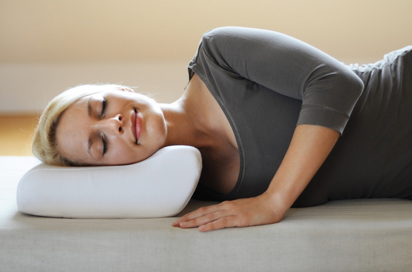 Spalni položaj vpliva na izbiro blazine